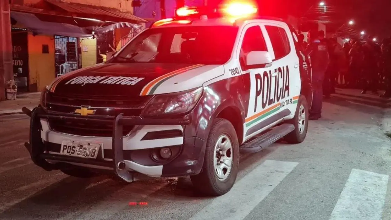 viatura de polícia no bairro pirambu