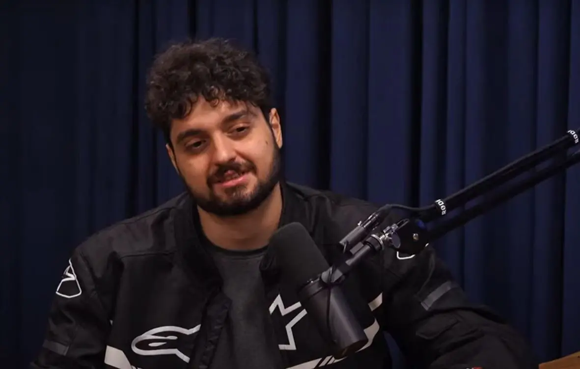 monark durante programa flow podcast