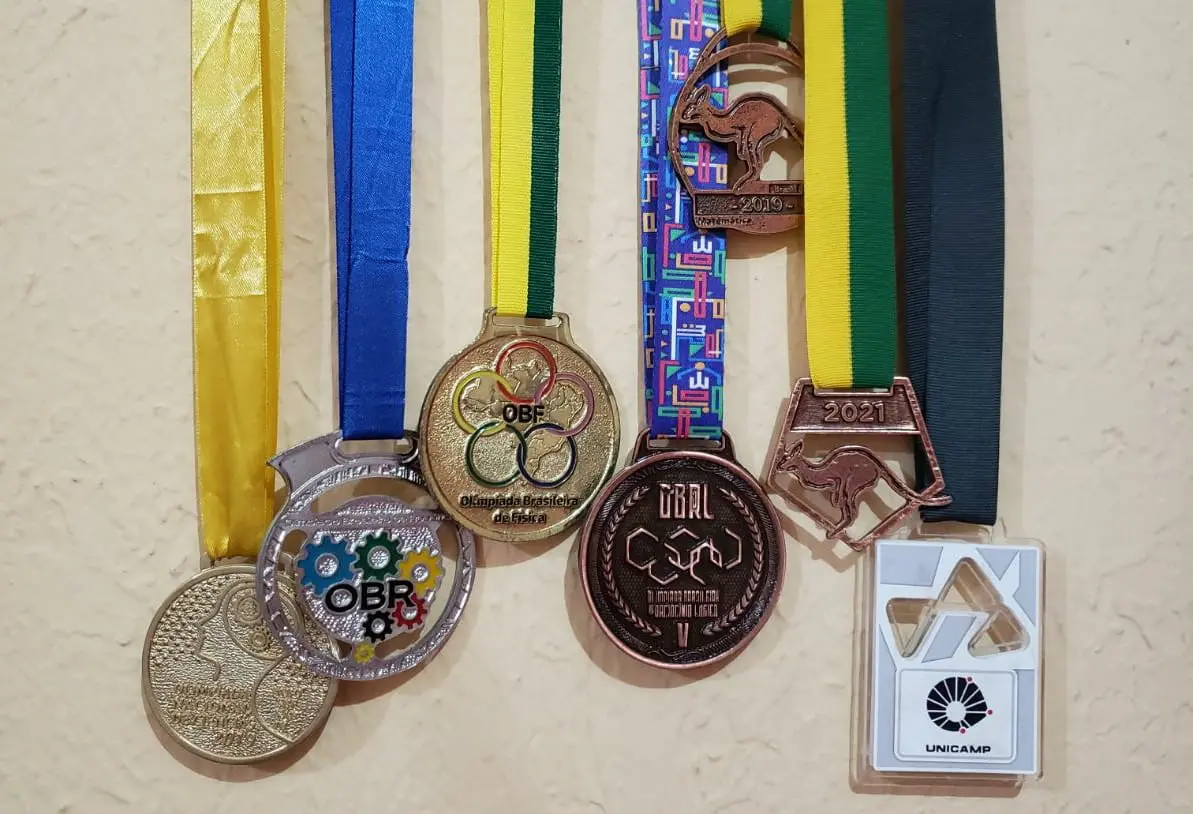 Medalhas de olimpíadas de química e física conquistadas por estudante cearense