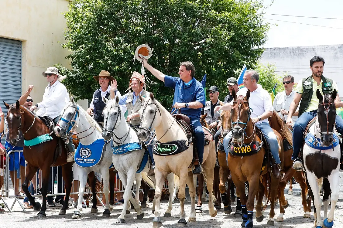 Presidente Jair Bolsonaro com Rogério Marinho (à esq.), João Roma e Gilson Machado (à dir.), em 