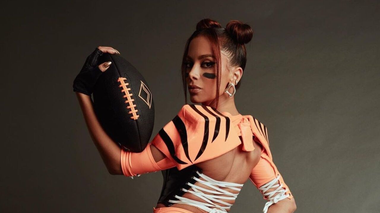 Anitta divulga ensaio com uniforme dos Bengals nas vésperas do Super Bowl - É Hit - Diário do Nordeste