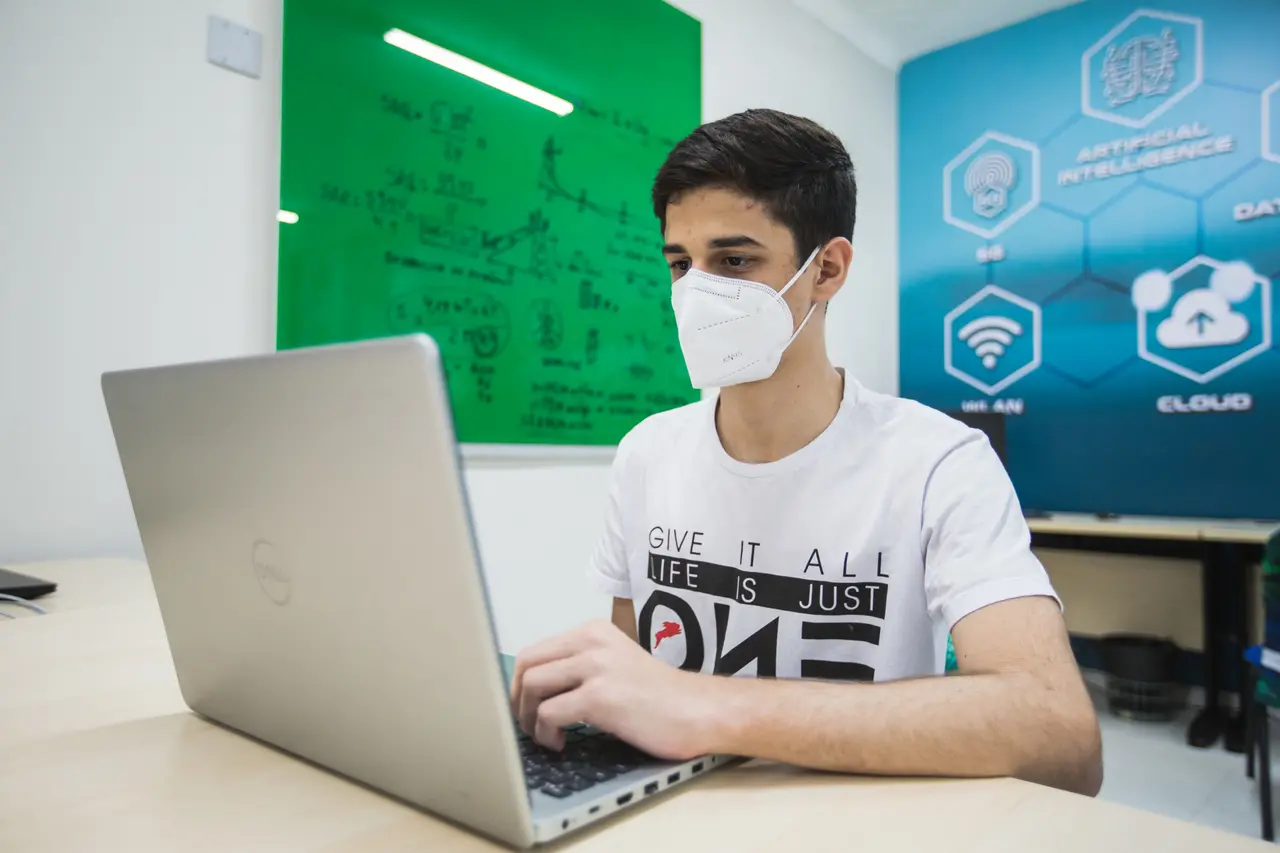 estudante 5G tecnologia