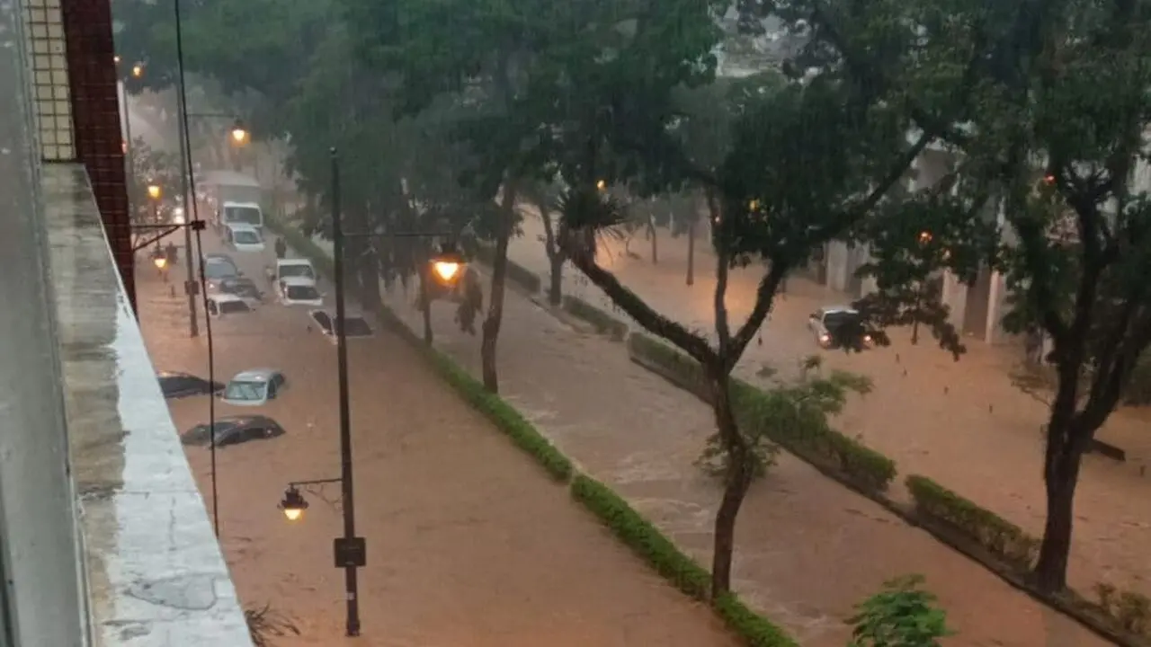 Imagem do temporal em Petrópolis, no Rio de Janeiro