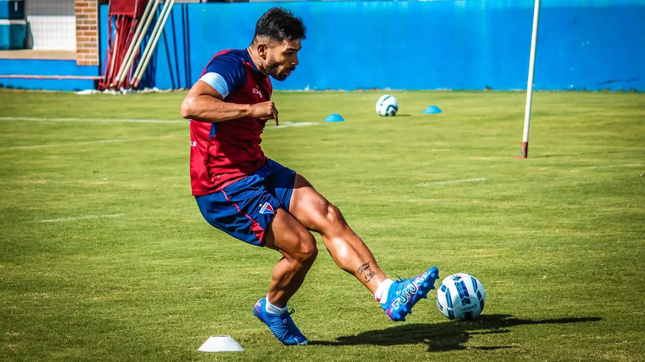 Silvio Romero em treinamento pelo Fortaleza