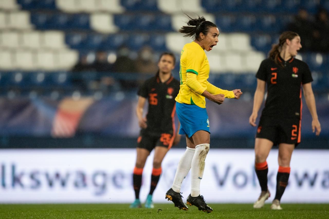 De p&Atilde;&ordf;nalti, Marta faz e garante empate do Brasil com a Holanda na estreia  do Torneio da Fran&Atilde;&sect;a - Jogada - Di&Atilde;&iexcl;rio do Nordeste