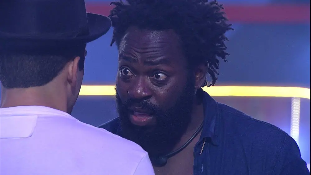 Douglas Silva em conversa com Pedro Scooby