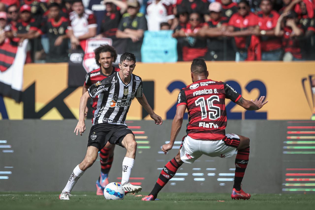 Nos pênaltis, Atlético bate o Flamengo e vence a Supercopa