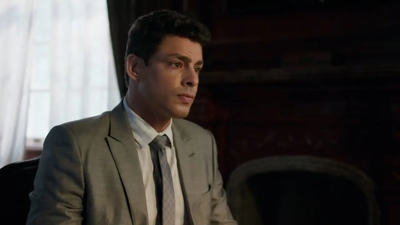 Cauã Reymond interpreta Christian/Renato