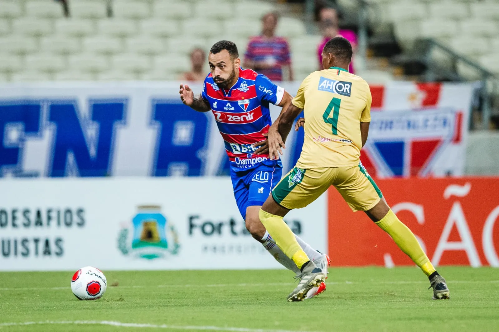 O atacante Moisés foi um dos melhores em campo pelo Leão, dando a assistência para gol de Titi