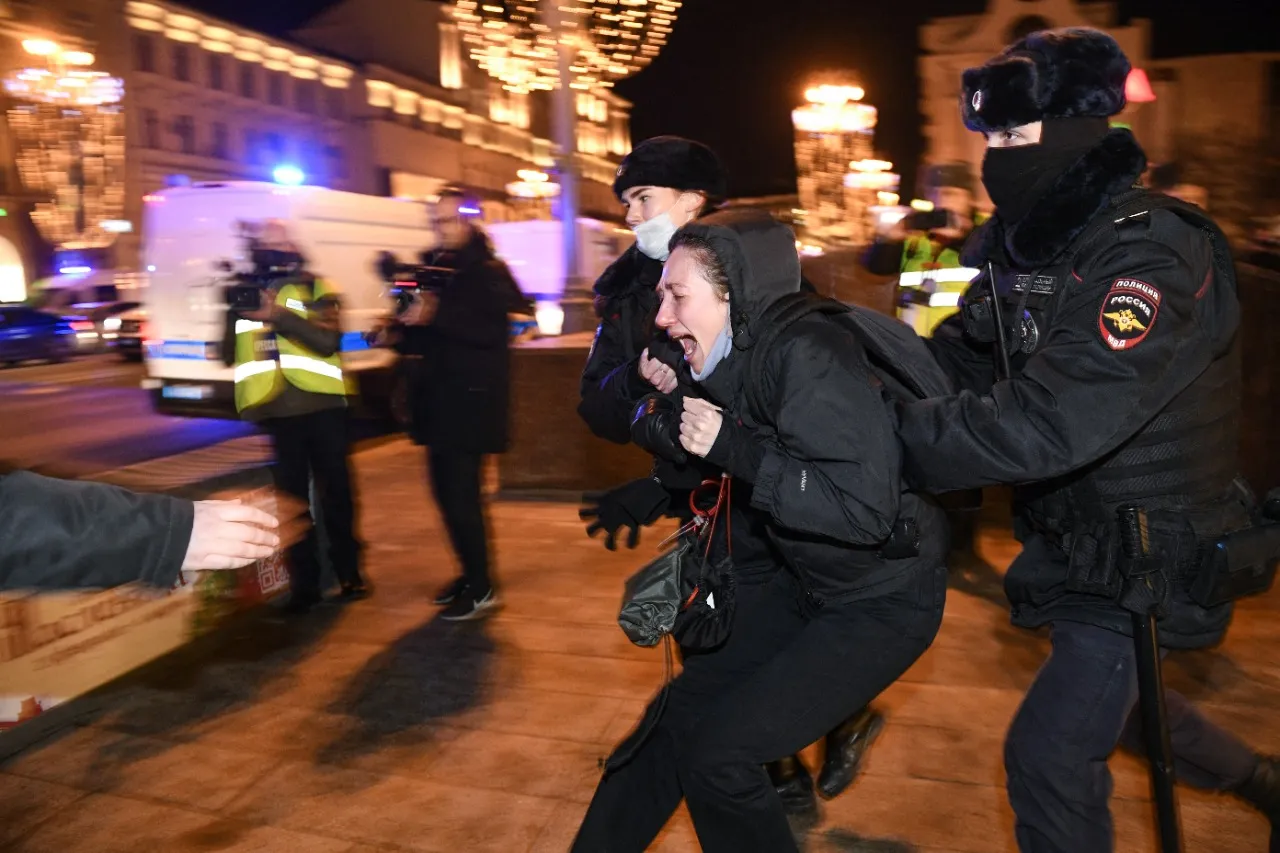 Foram presos mais de mil protestantes contrários à guerra na Rússia.