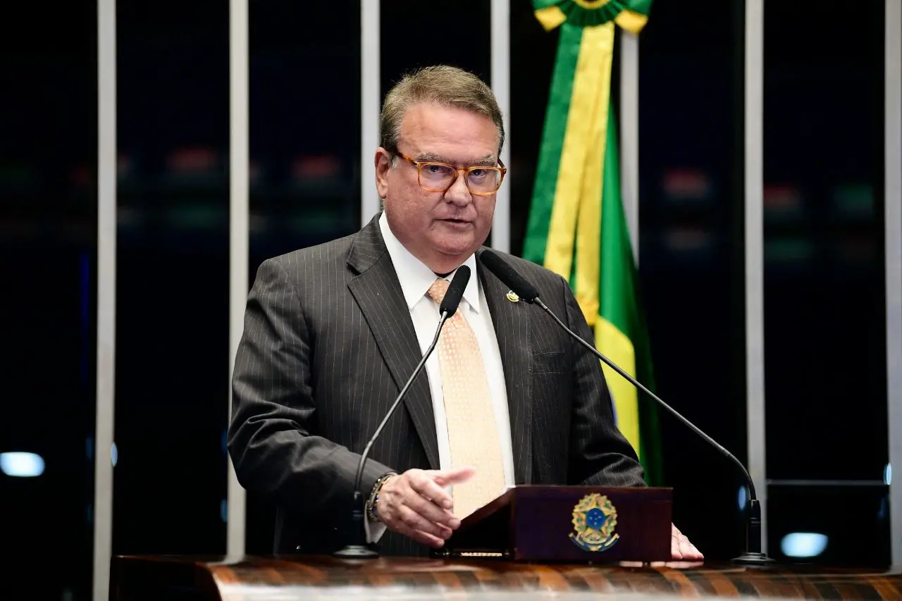 Senador Chiquinho Feitosa na Tribuna do Senado