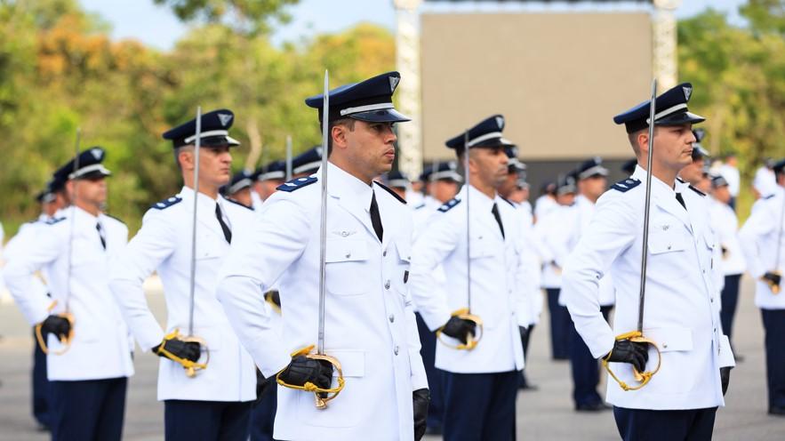 Exército Brasileiro abre concurso com 440 vagas; veja prazo para se  inscrever