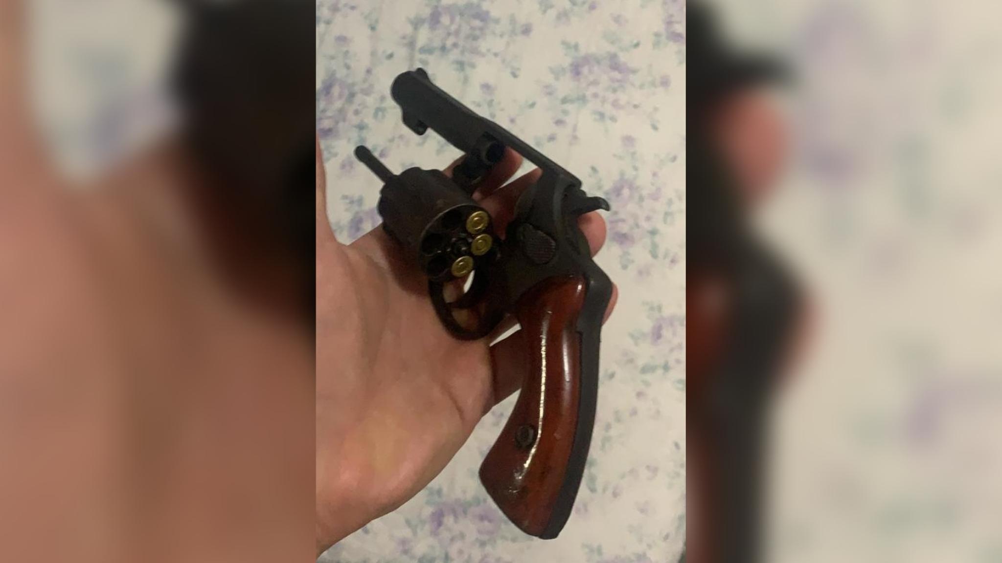 Arma de fogo apreendida em posse de suspeito de ameaçar ex-companheira em Quixadá