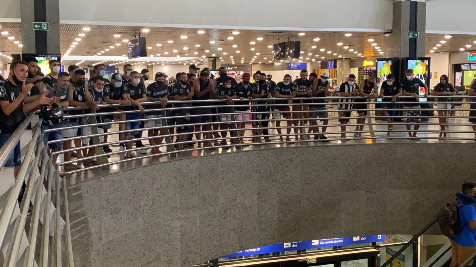 Torcedores do Ceará no Aeroporto Internacional de Fortaleza