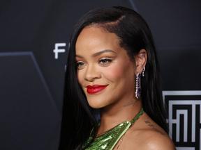Rihanna em foto no desfile em Paris