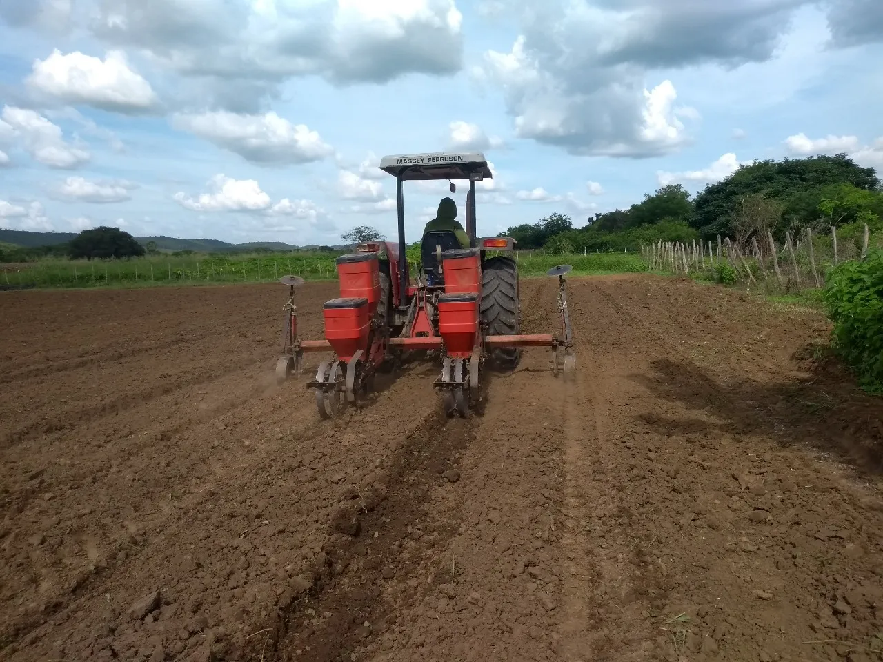 Diante dos bons volumes, produção do campo cresce e beneficia centenas de agricultores
