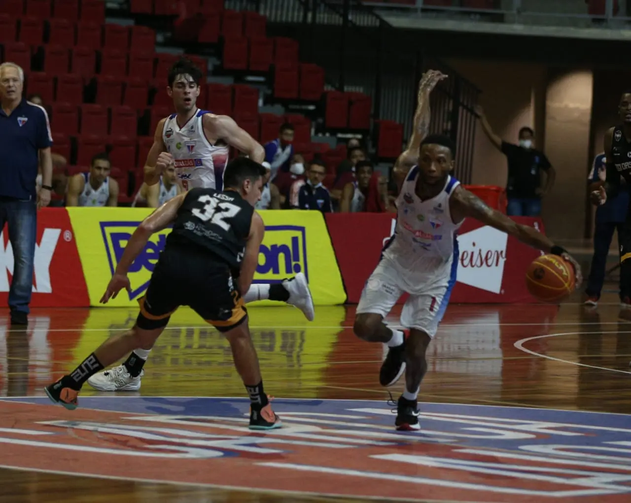 Imagem da notícia  Fortaleza Basquete Cearense derrota Mogi em confronto direto pelo NBB