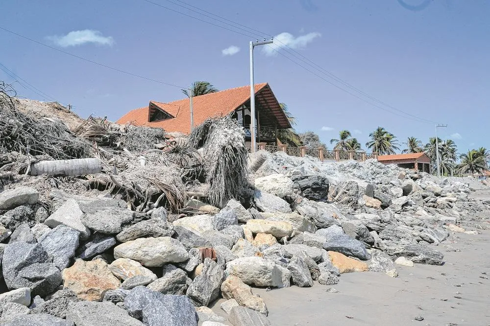 Em 2019, o avanço do mar já preocupava moradores do litoral de Icapuí e afetava economia local
