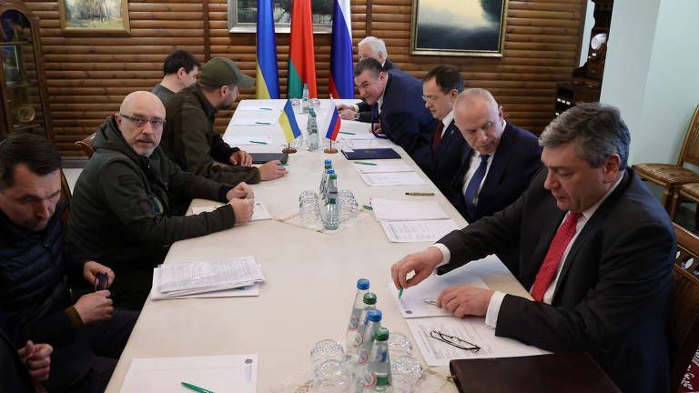 Negociador ucraniano morre e deputado diz que homem traiu o governo - Mundo - Diário do Nordeste