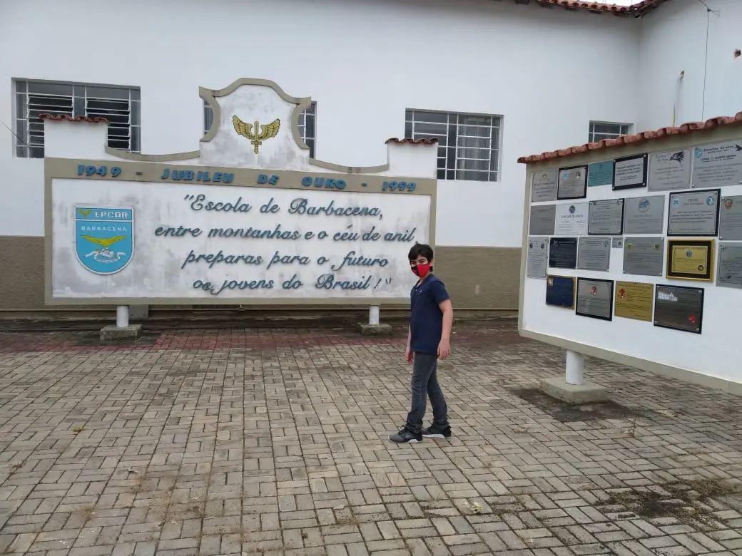 Caio em visita à sede da Epcar