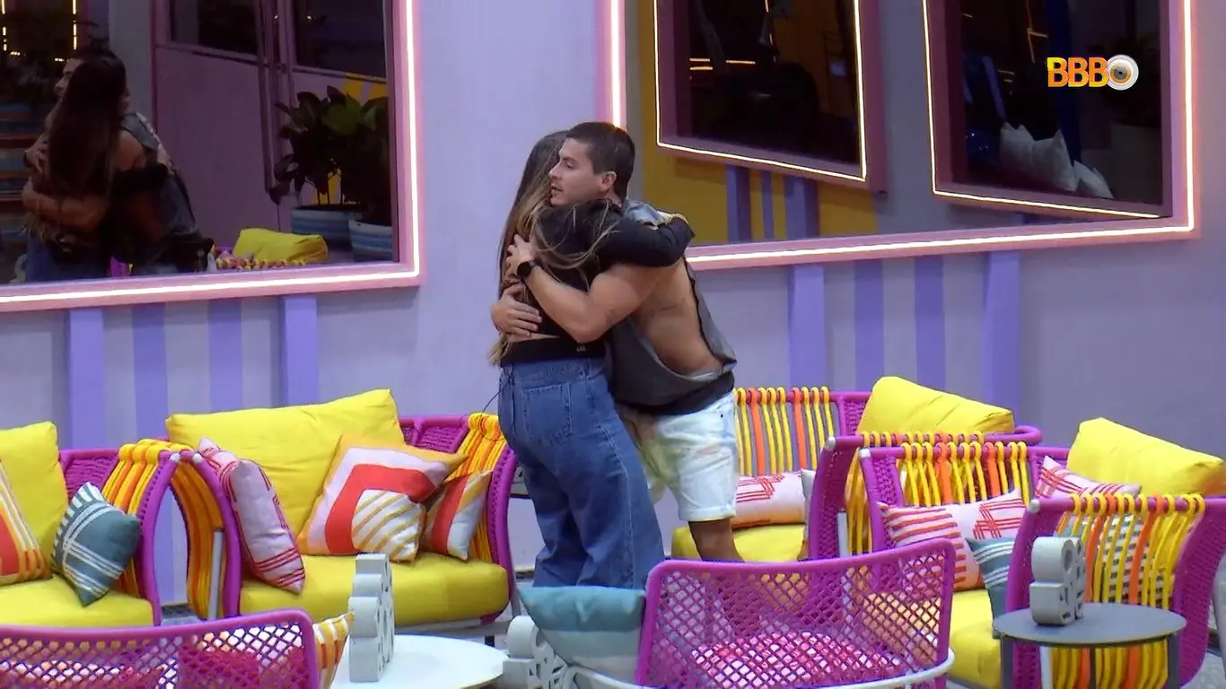 Houve até abraço em conversa de Laís e Arthur