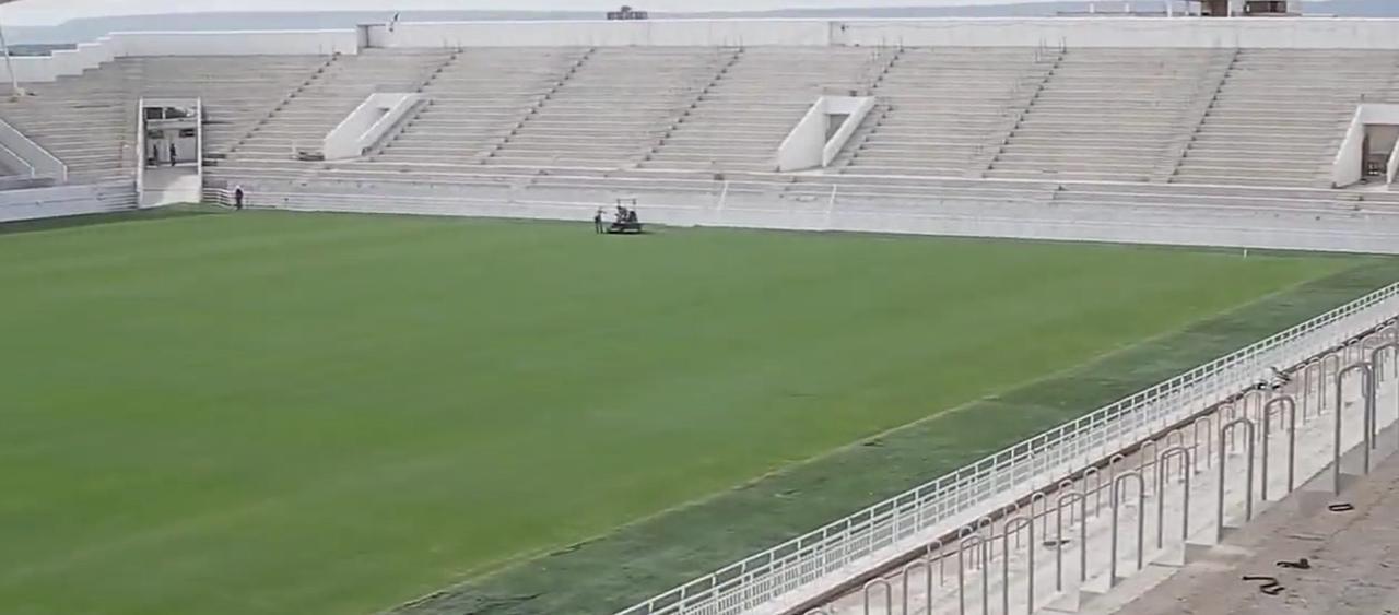 Reprodução de vídeo com Imagem aberta do estádio Romeirão