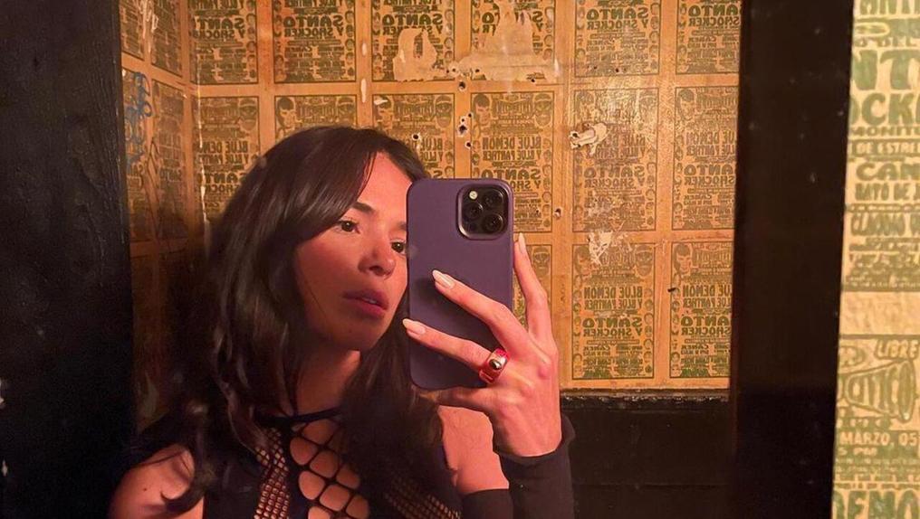 Selfie de Bruna Marquezine em frente a um espelho