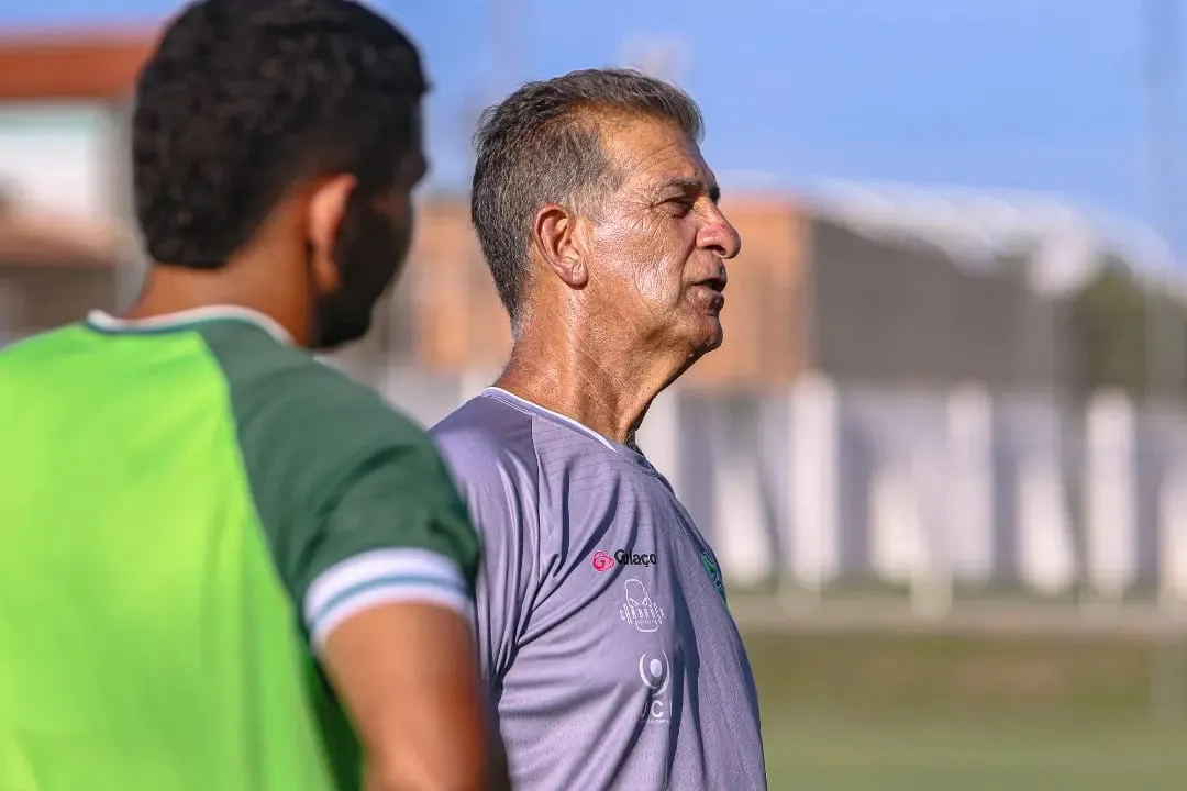 O experiente treinador Ricardo Drubscky comanda o Floresta na Copa do Nordeste e dirigirá o time na Série C do Brasileiro
