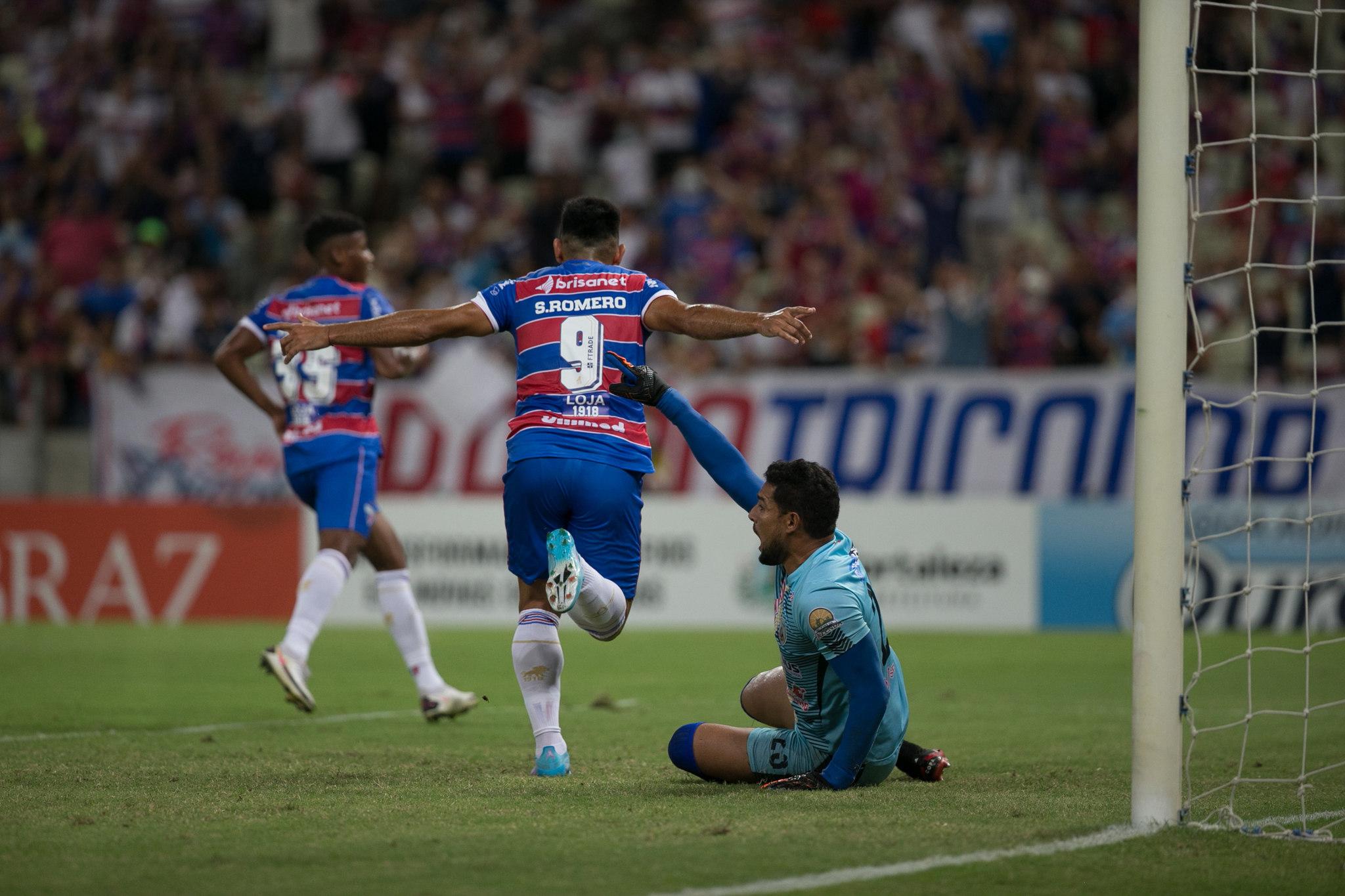 Silvio Romero comemorando gol do Fortaleza contra o Pacajus