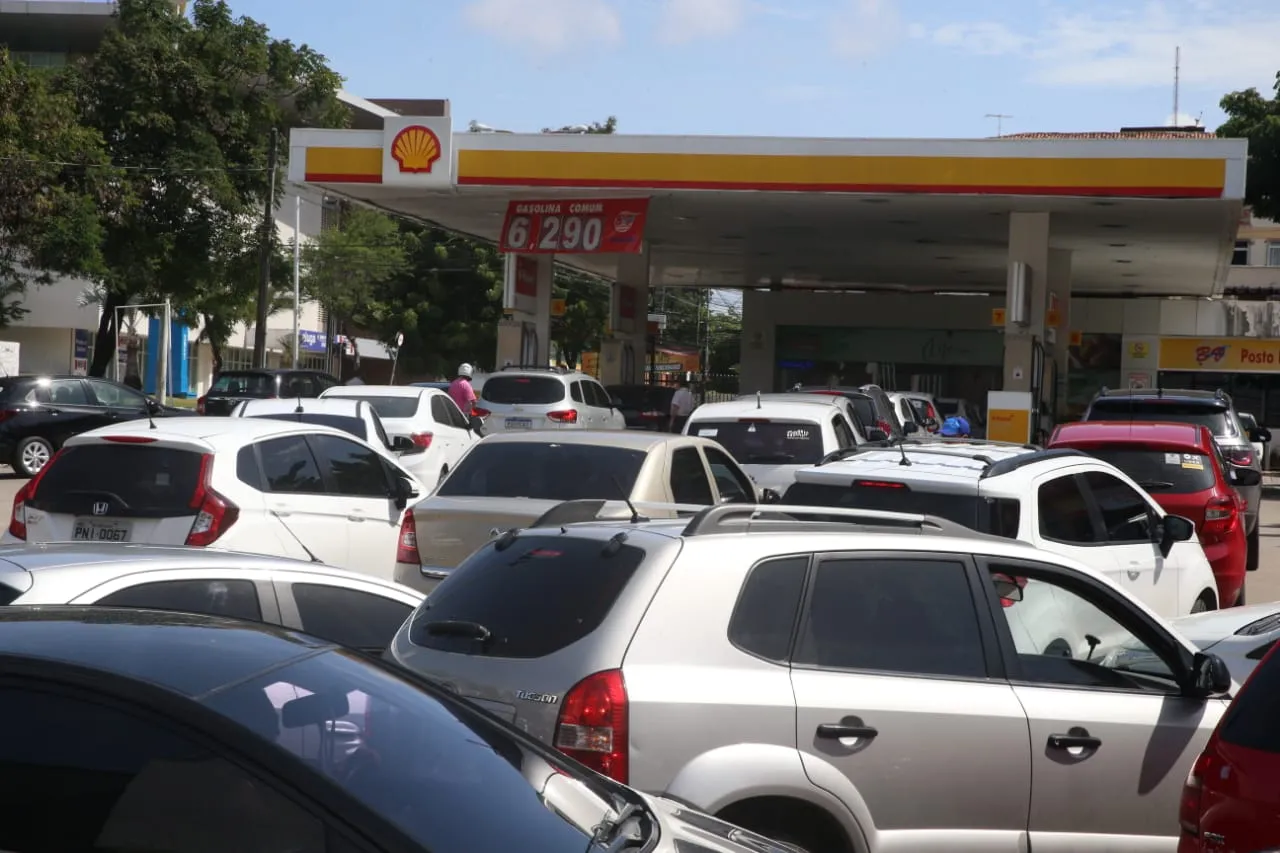 Condutores se antecipam para evitar pagar R$ 9 pelo litro da gasolina nos próximos dias