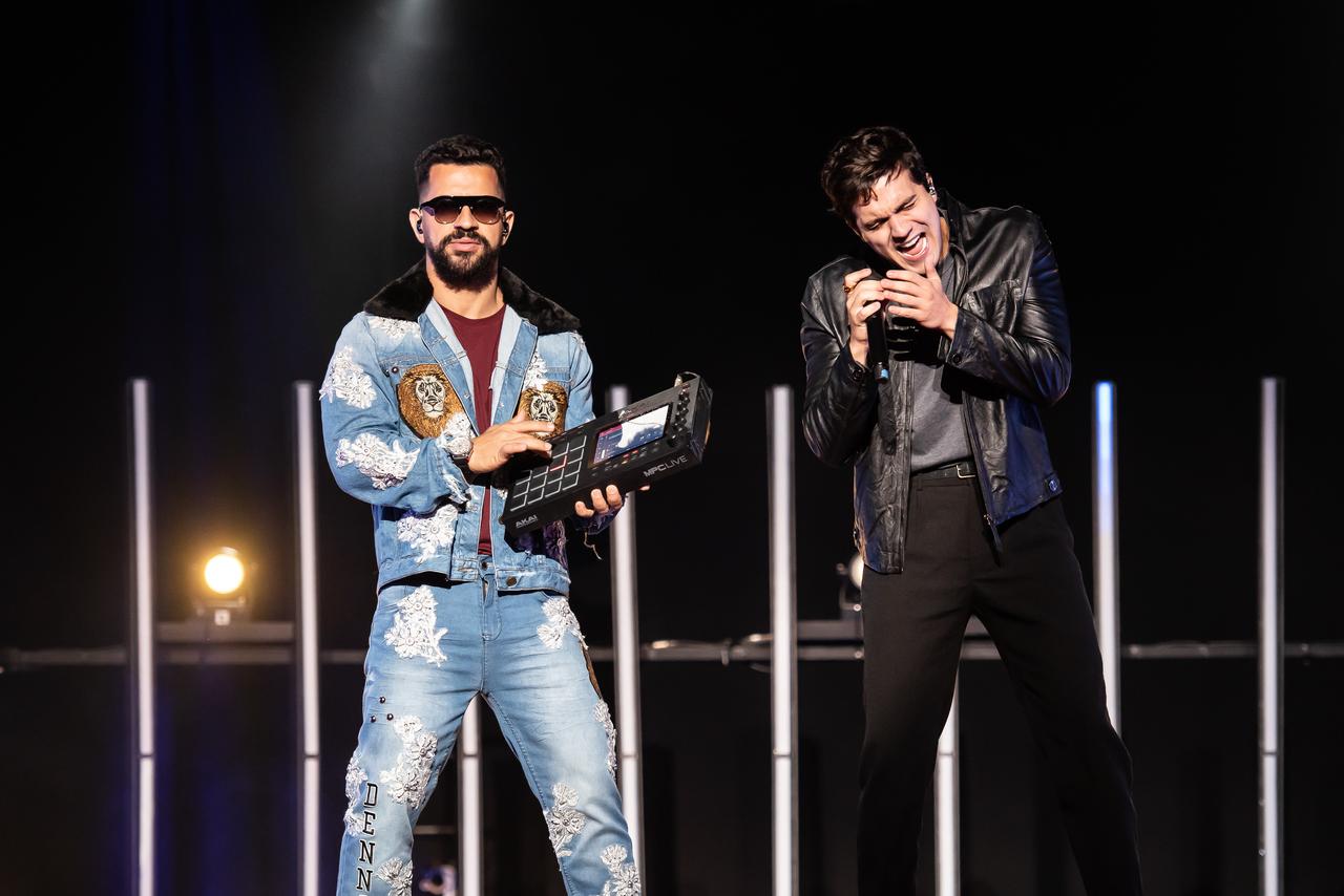 Parceria de Dennis com Luan Santana narra o retorno de um casal separado