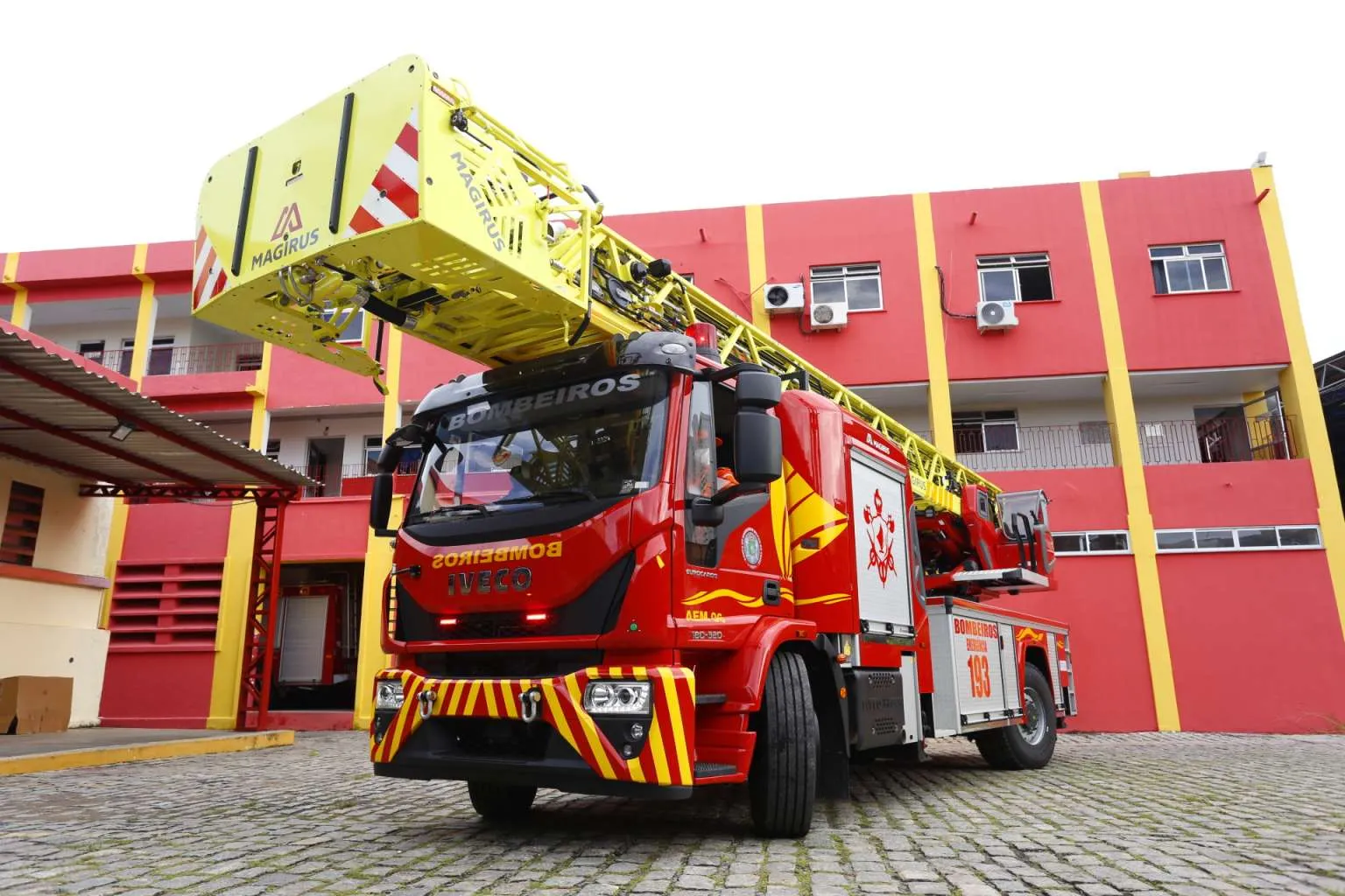 Nova viatura entregue ao Corpo de Bombeiros