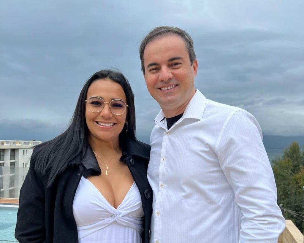 Dayany e Capitão Wagner abraçados