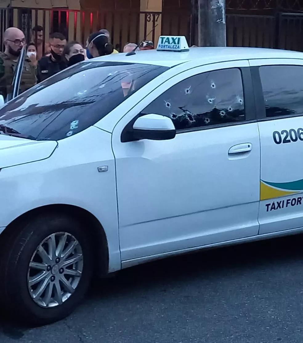 Táxi foi alvejado por vários disparos. Motorista do veículo não resistiu aos ferimentos