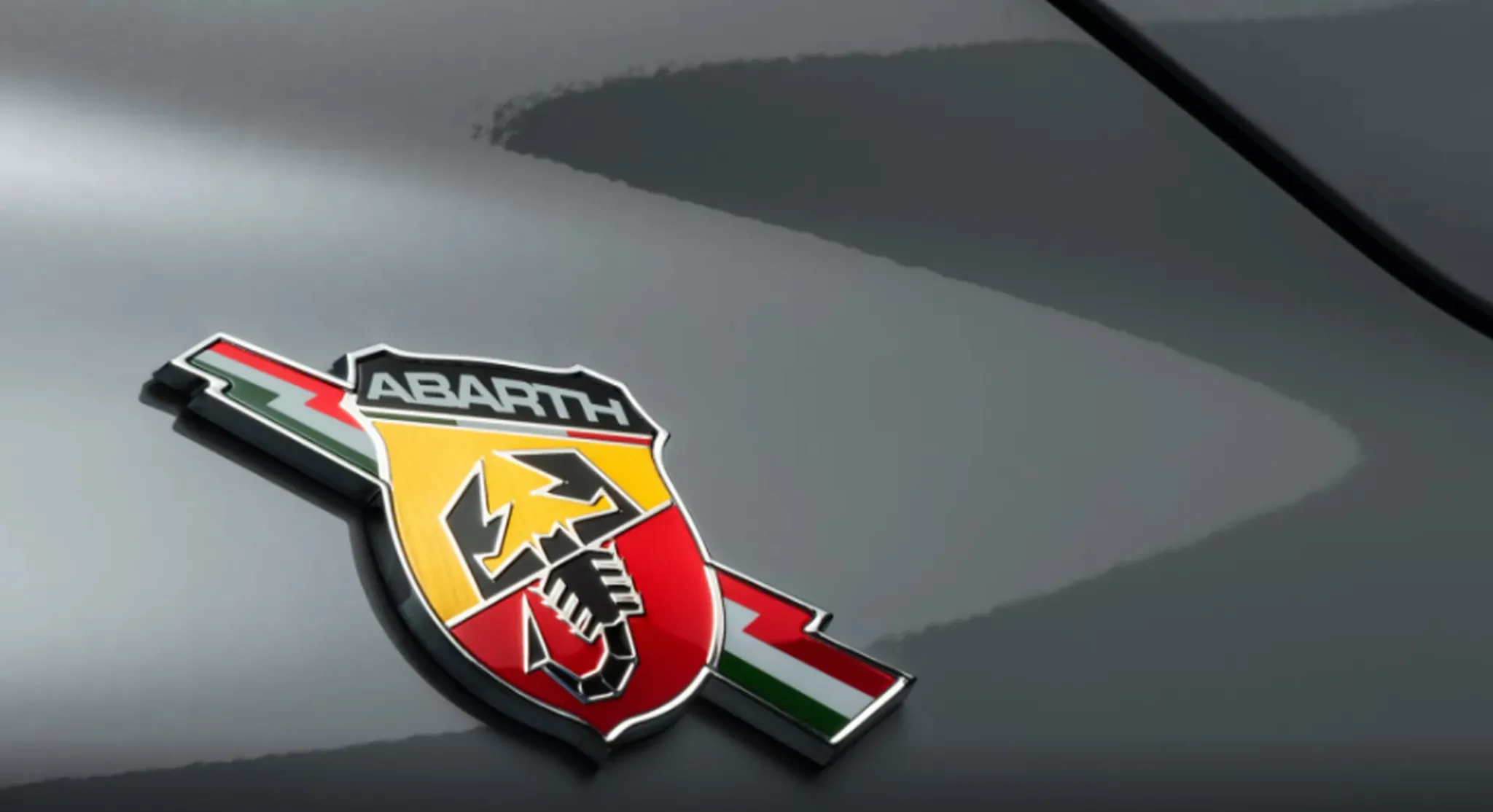 O escorpião do brasão é uma referência ao signo de Carlo Abarth
