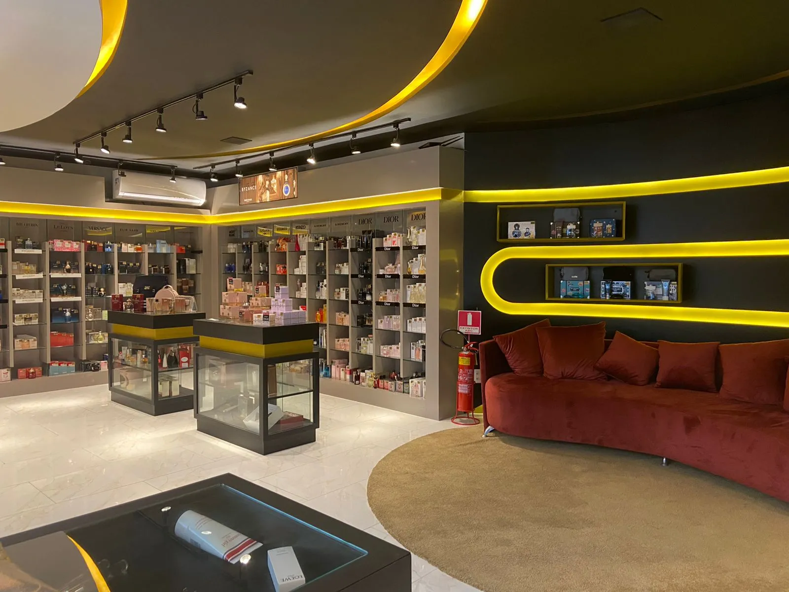 Atualmente, a loja funciona com uma unidade no bairro Aldeota e outra no Shopping Iguatemi Fortaleza