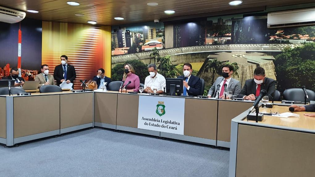 CPI das associações militares reunida na Assembleia Legislativa do Ceará.
