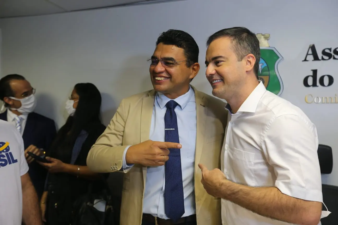Capitão Wagner e Sgt. Reginauro na coletiva de imprensa