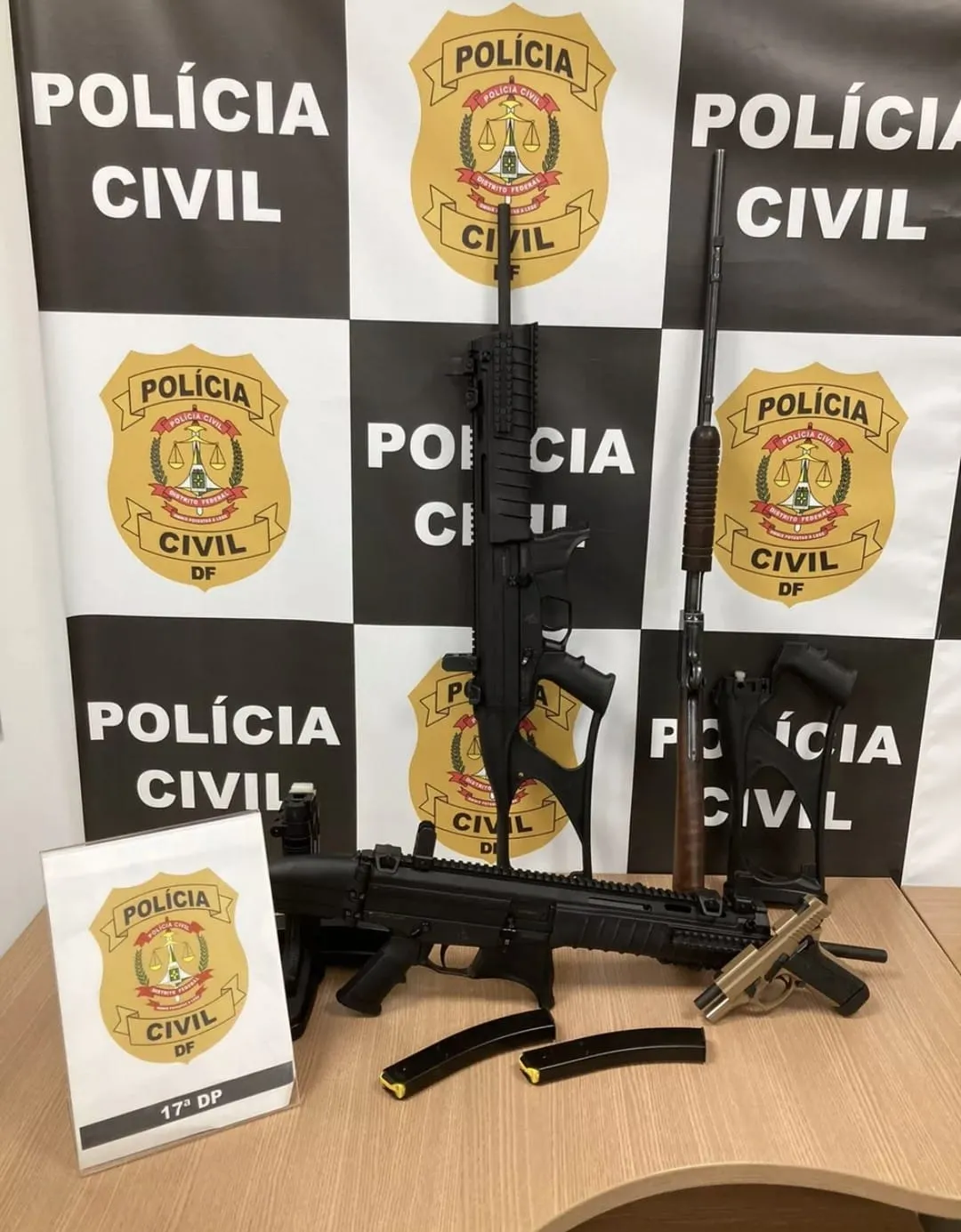 Armas apreendidas pela Polícia na Loja do Pescador no Distrito Federeal