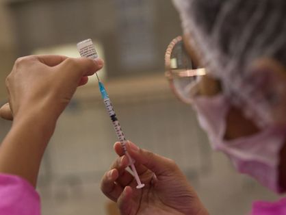 Apresentação do comprovante vacinal com as três doses contra a Covid-19 segue obrigatório para acessar estabelecimentos e eventos no Ceará, conforme o último decreto