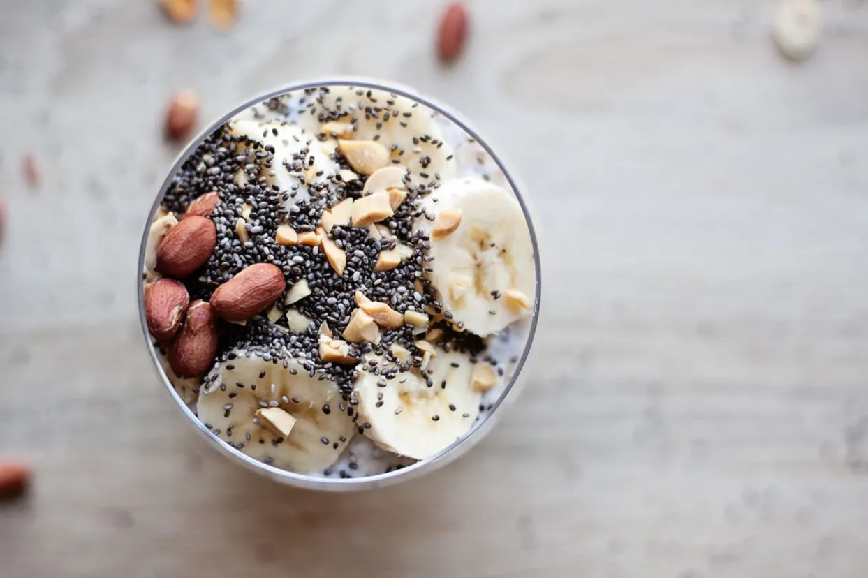 A chia pode ser combinada às frutas e outras sementes na dieta