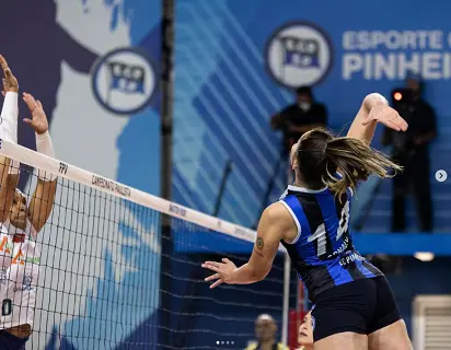 Cearense, da capital, Sonaly foi ainda na adolescência encaminhar a carreira, em São Paulo