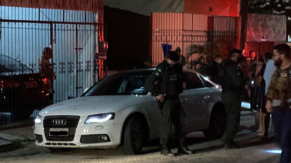 Traficante foi assassinado a tiros, dentro de um veículo da marca Audi, na Rua Antônio Barros, na Messejana, por volta de 20h15 daquele noite