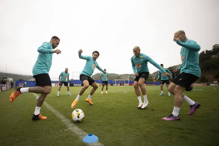 Imagem mostra treino de jogadores da Seleção