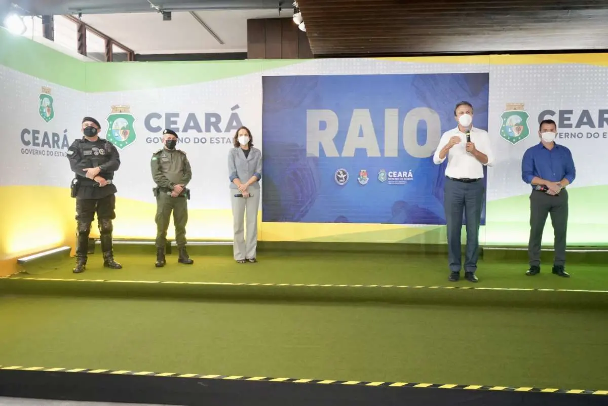 O anúncio foi feito pelo governador Camilo Santana, nas redes sociais, ao lado da vice-governadora, Izolda Cela, e de autoridades da Segurança Pública