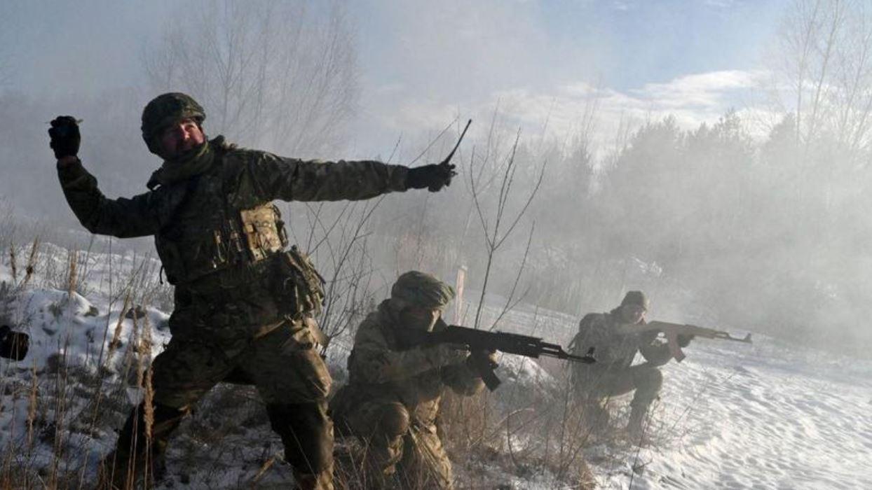 Exército russo em ataque ao território ucraniano