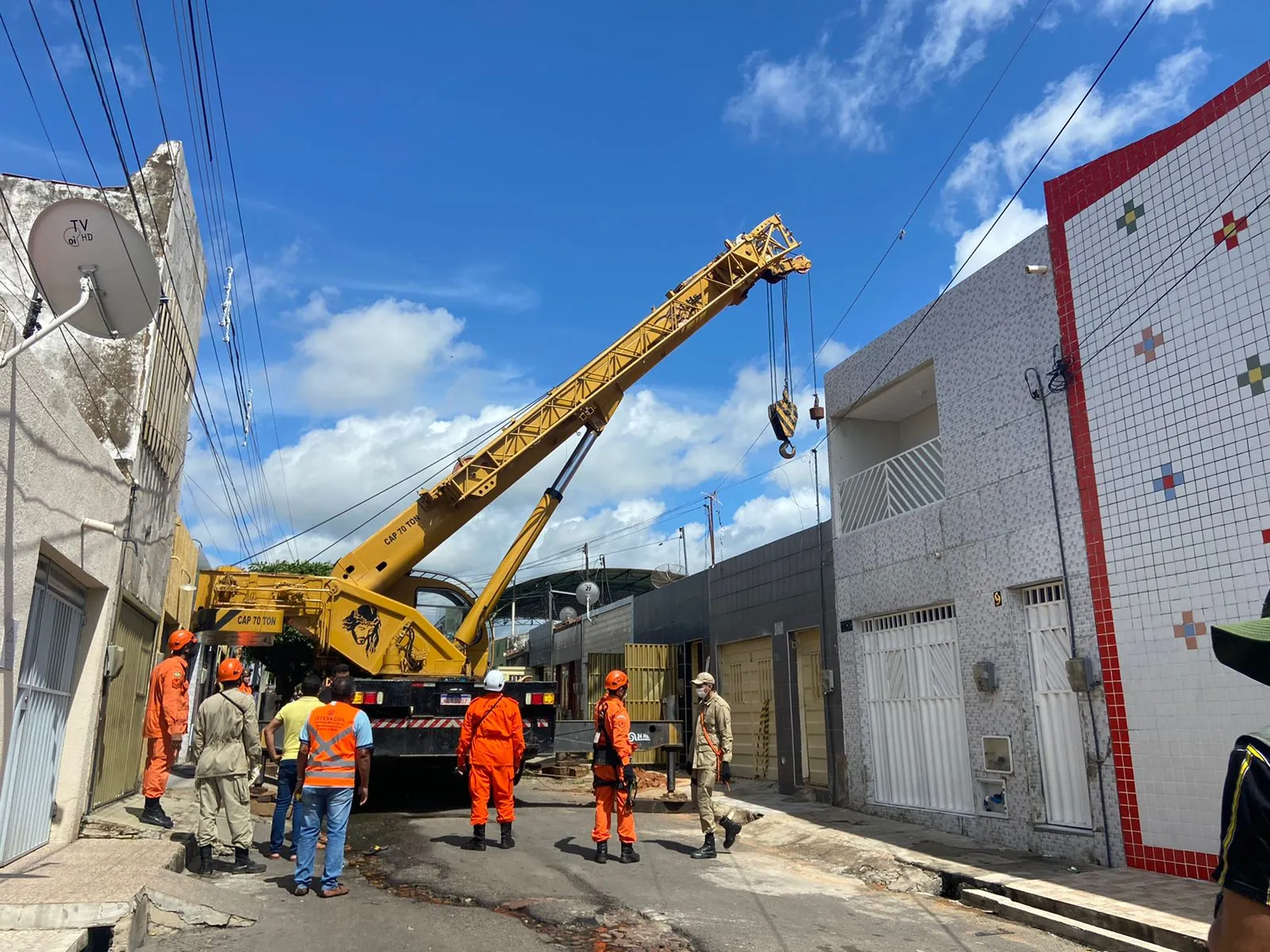Guincho usado por bombeiros para retirar tampa de cacimba