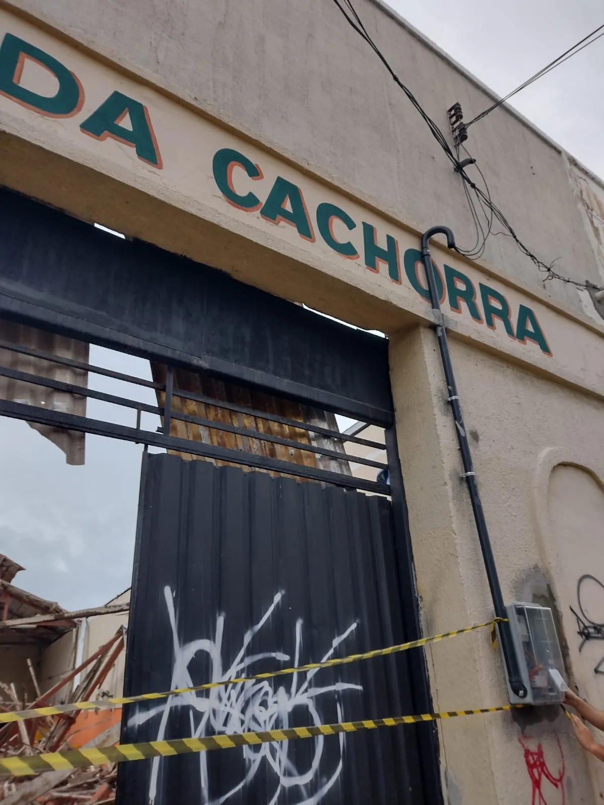 Local foi isolado para averiguação da estrutura
