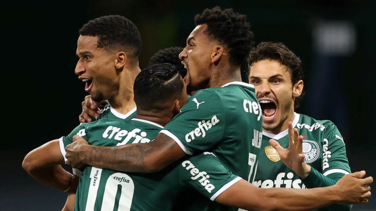 Corinthians faz 8 a 0 no Palmeiras e avança à final do Paulistão Feminino