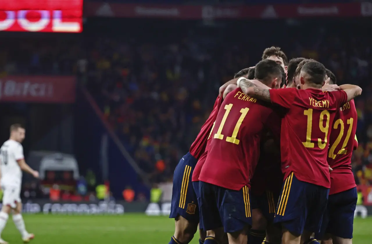 A seleção da Espanha comemora gol